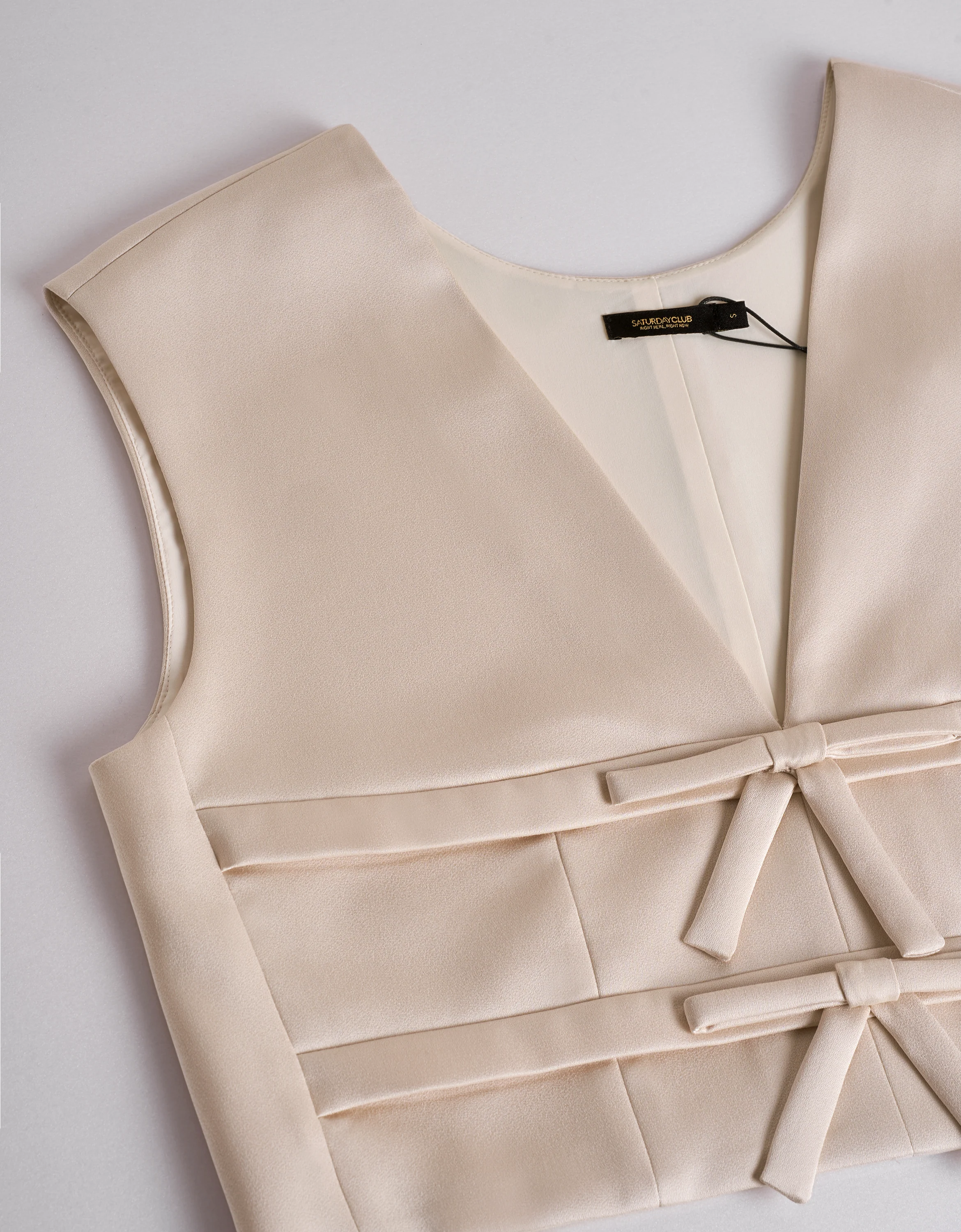 V-neck Sleeveless Bow Detail Top - Image 5