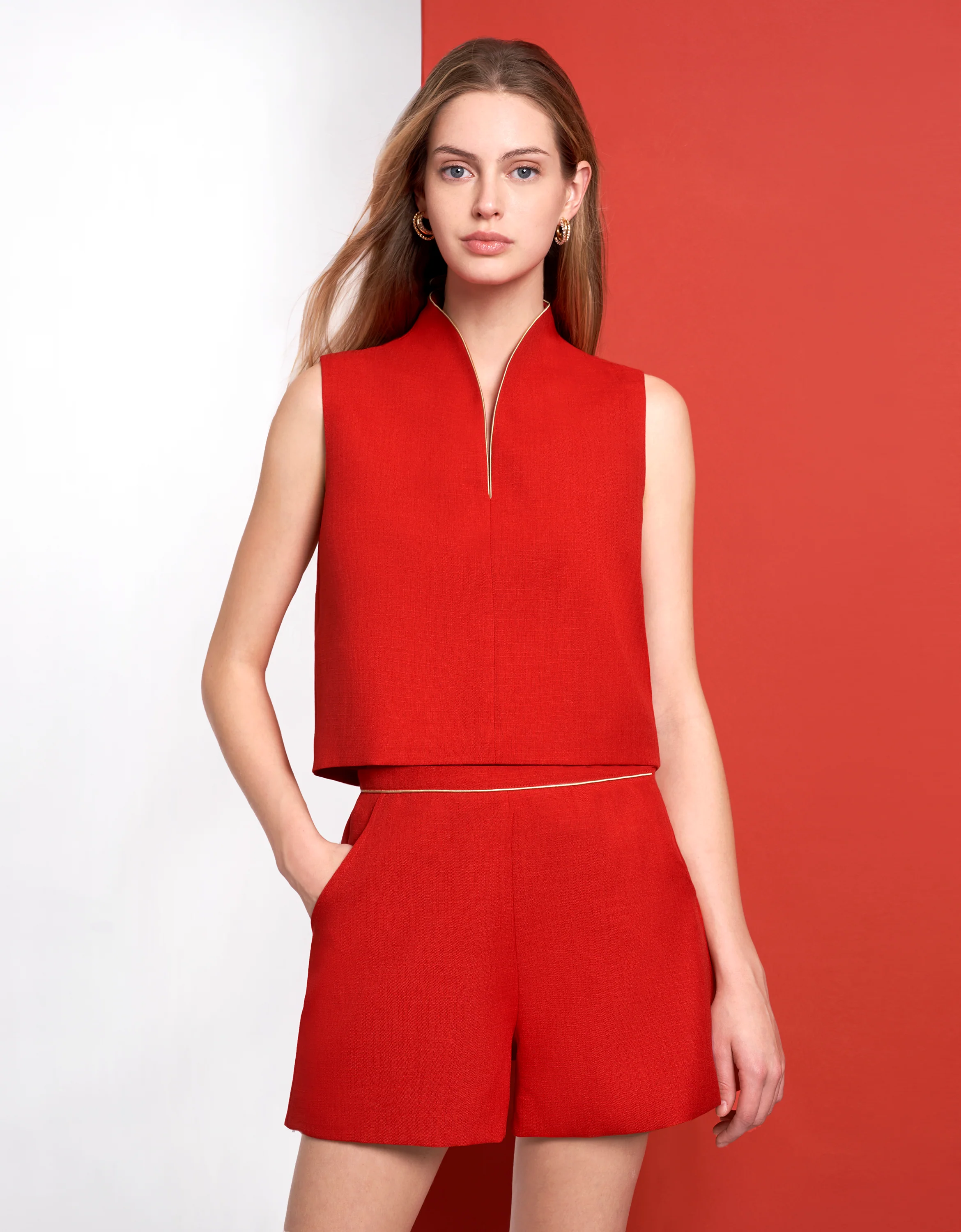V-neck Sleeveless Cropped Top - Image 3