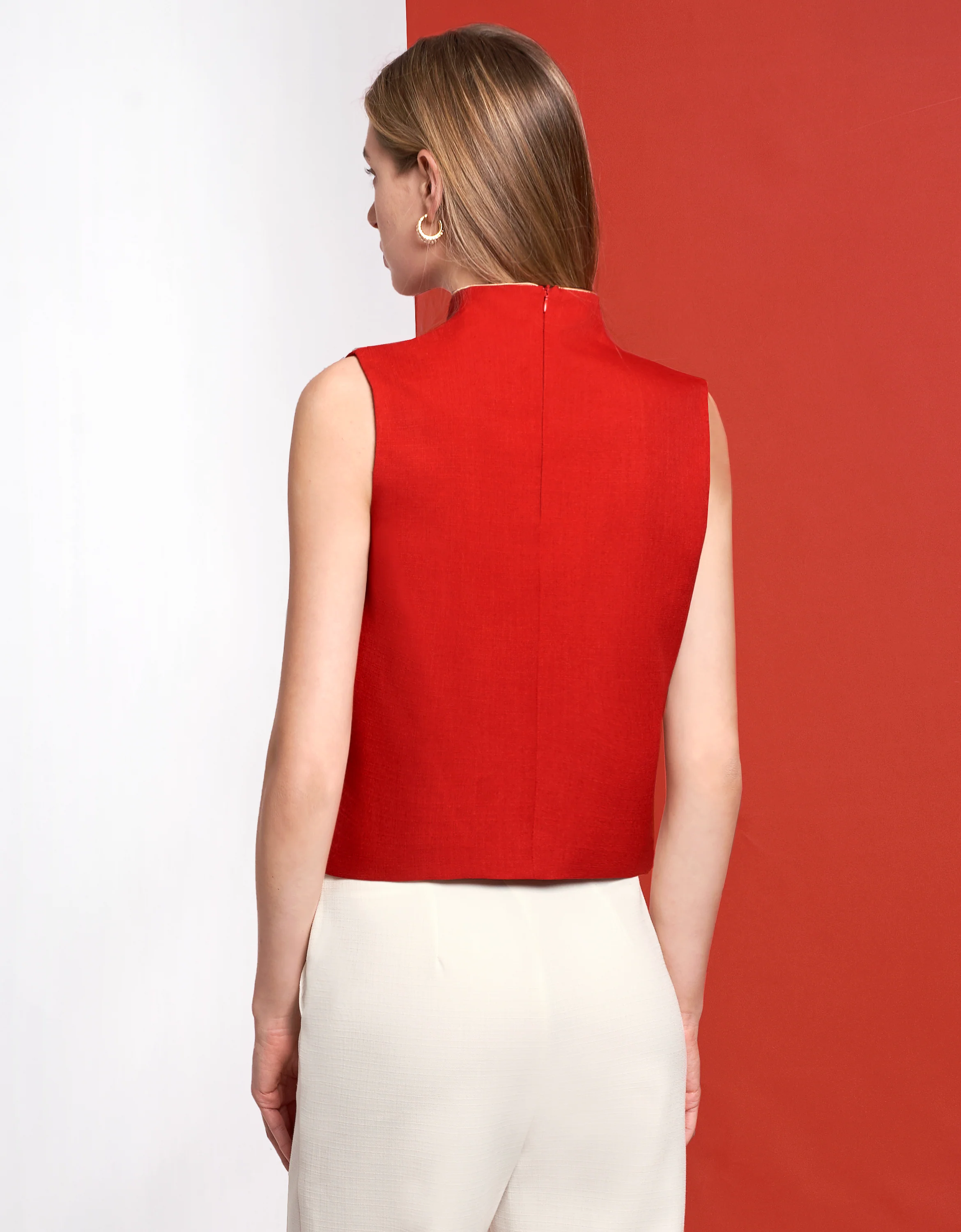 V-neck Sleeveless Cropped Top - Image 5