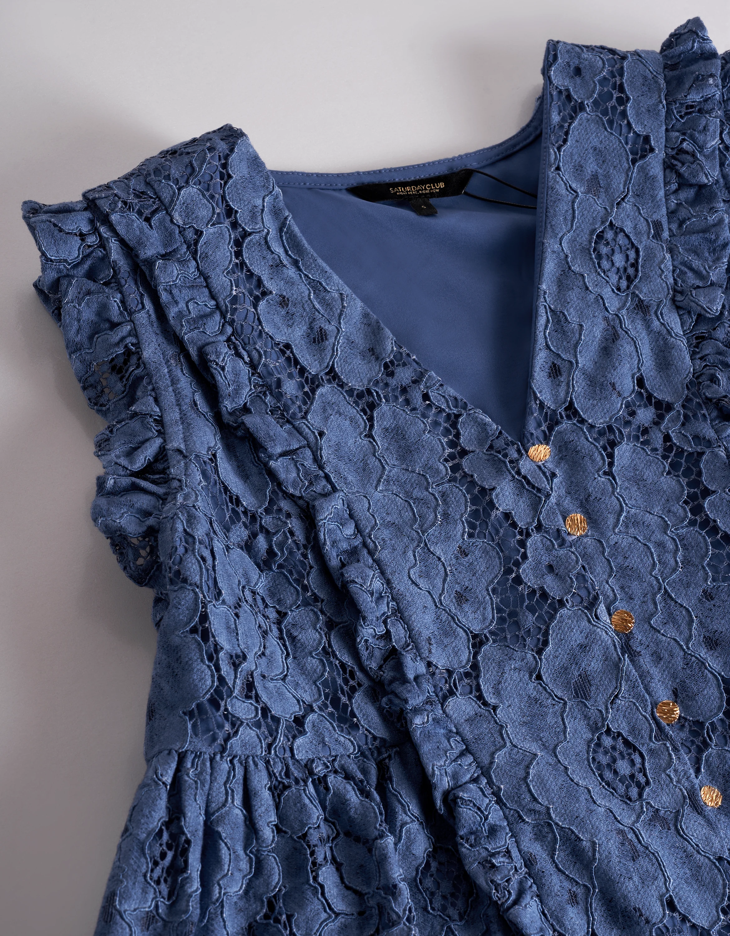 V-neck Sleeveless Ruffled Lace Top - Image 13