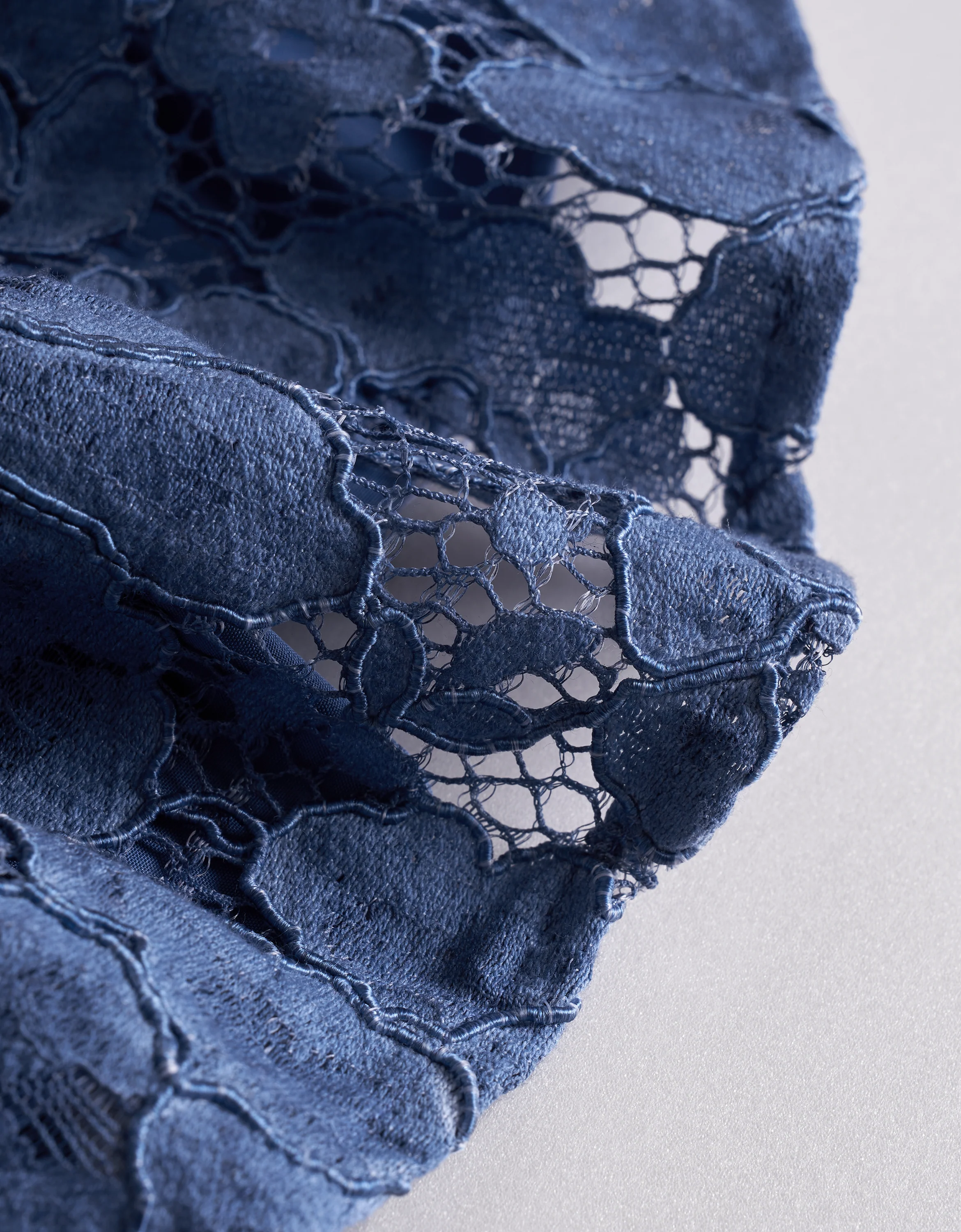 V-neck Sleeveless Ruffled Lace Top - Image 16