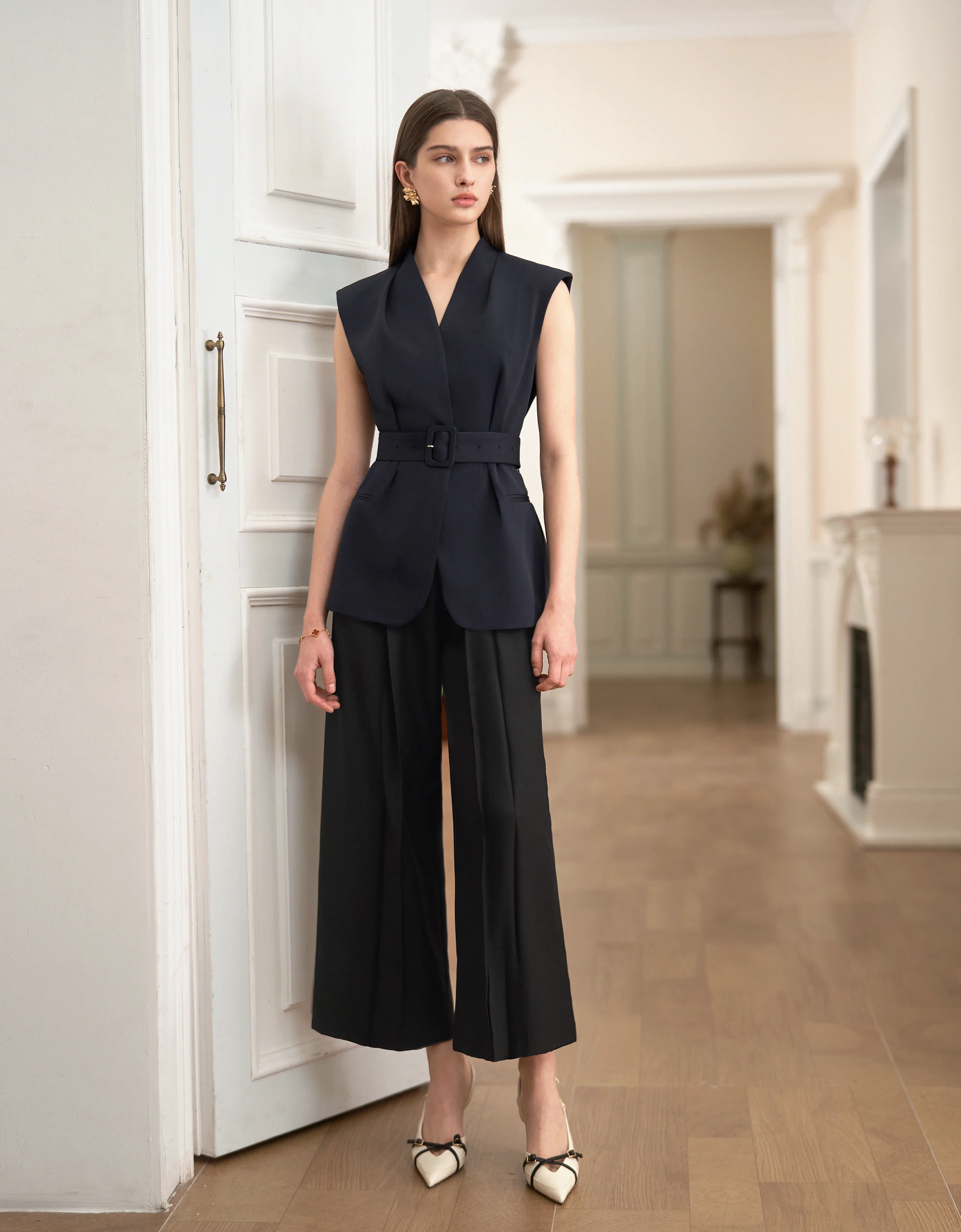 Wide Shoulder Pleated Suit Vest - Image 10