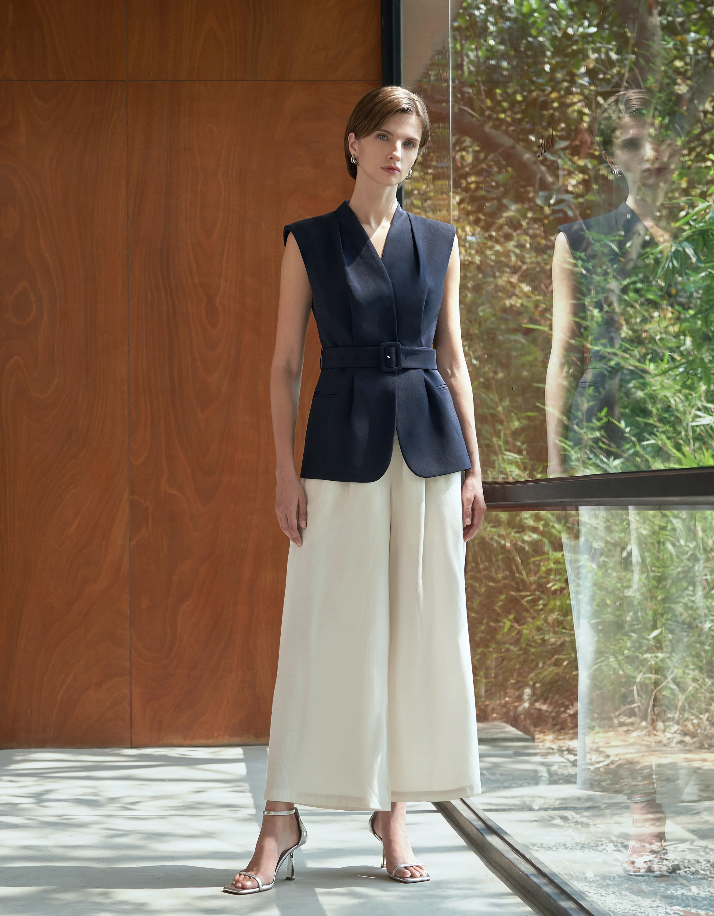 Wide Shoulder Pleated Suit Vest - Image 12