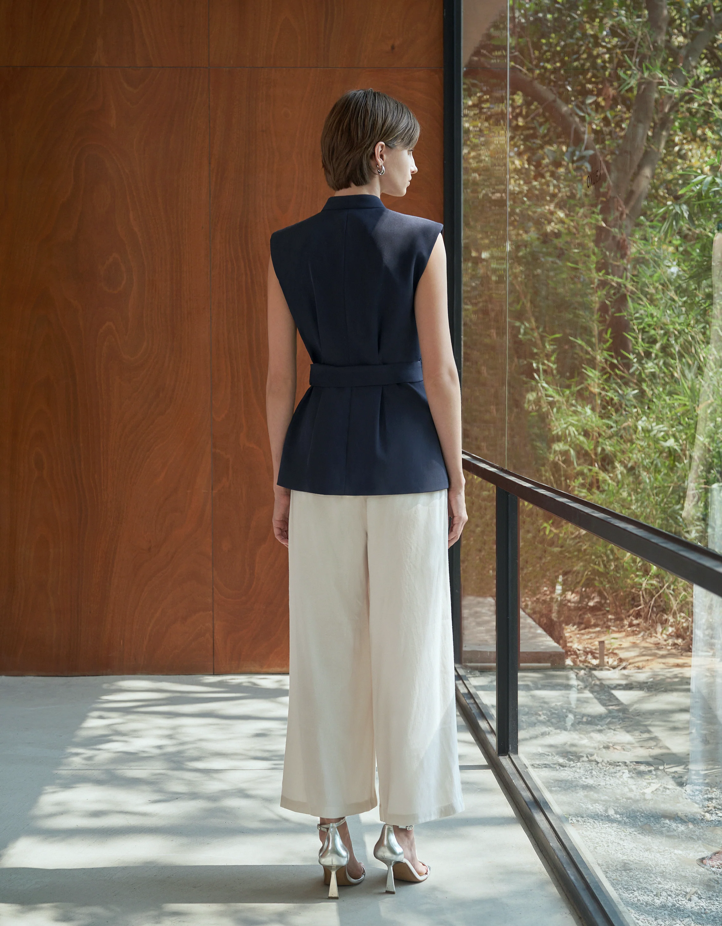 Wide Shoulder Pleated Suit Vest - Image 14