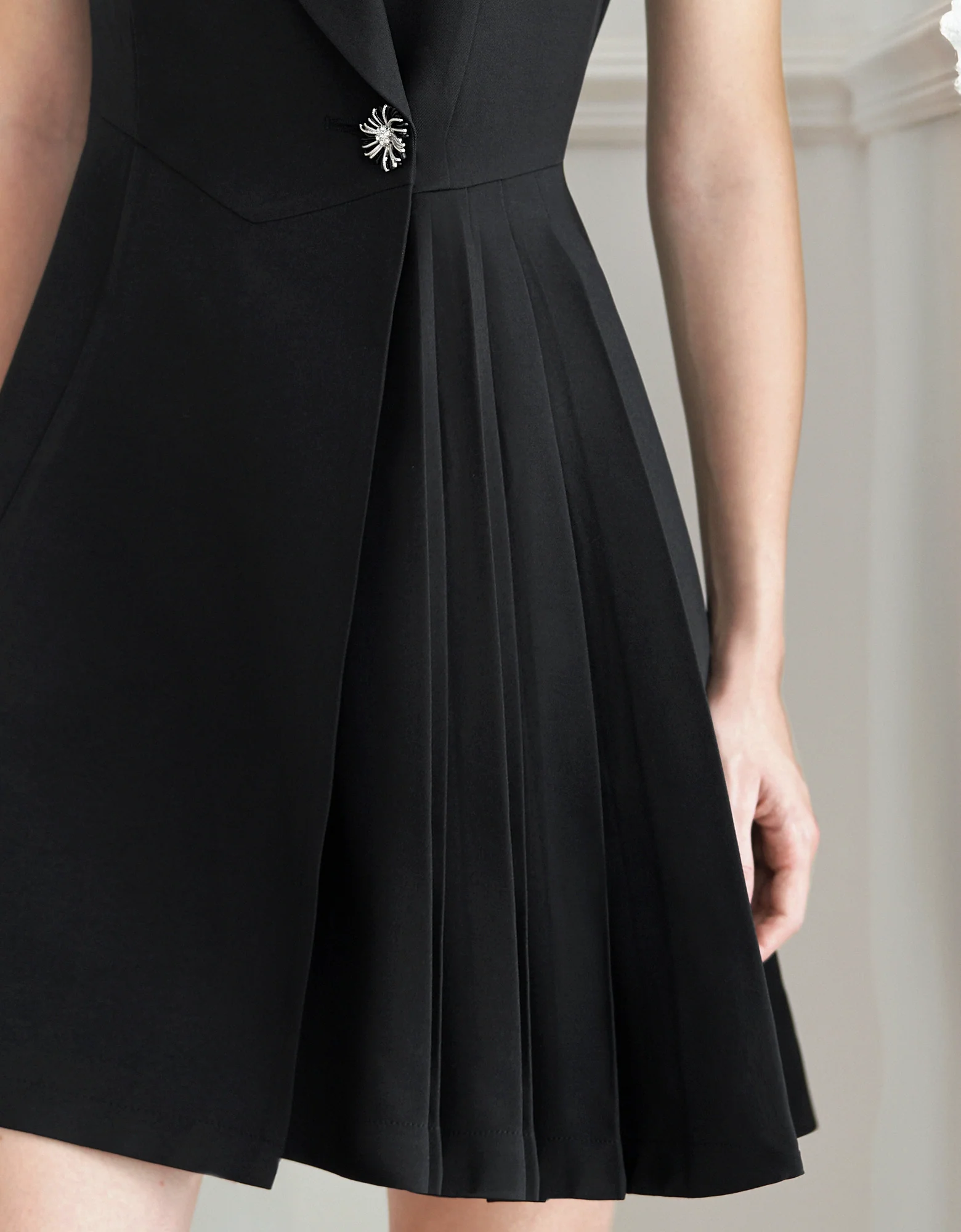 Wrap Front Pleated Panel Sleeveless Dress - Image 4